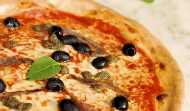 Olives, cheese and tomato pizza