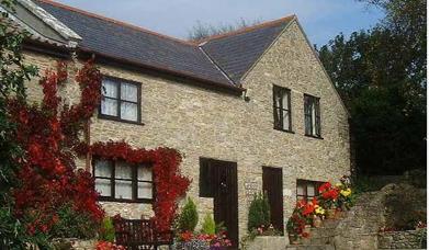 Stonebank Annexe, quiet situation in village with patio, garden and parking.Sleeps 4.One pet welcome.Near the  Jurassic Coast.Open all year.